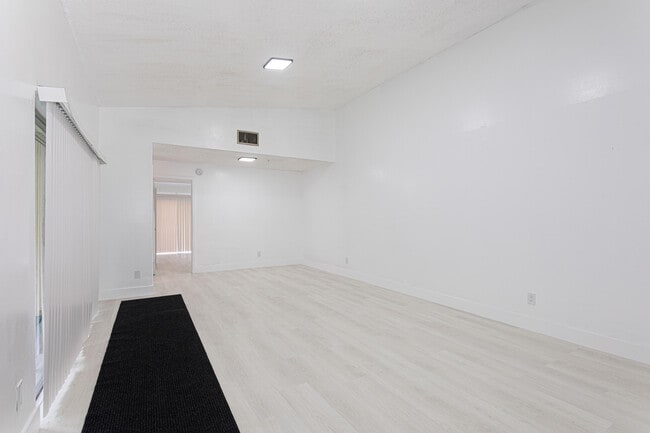 Building Photo - 202 Sparrow Dr