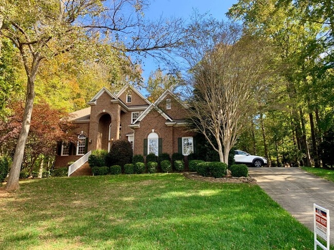 Building Photo - AMAZING Luxurious Residence, Near Educational Facilities, With Upscale Amenities!