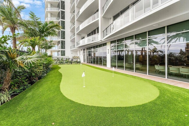 Building Photo - 220 Lake Shore Dr