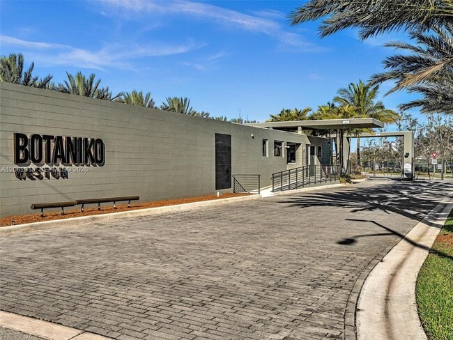 Building Photo - 16644 Botaniko Dr N