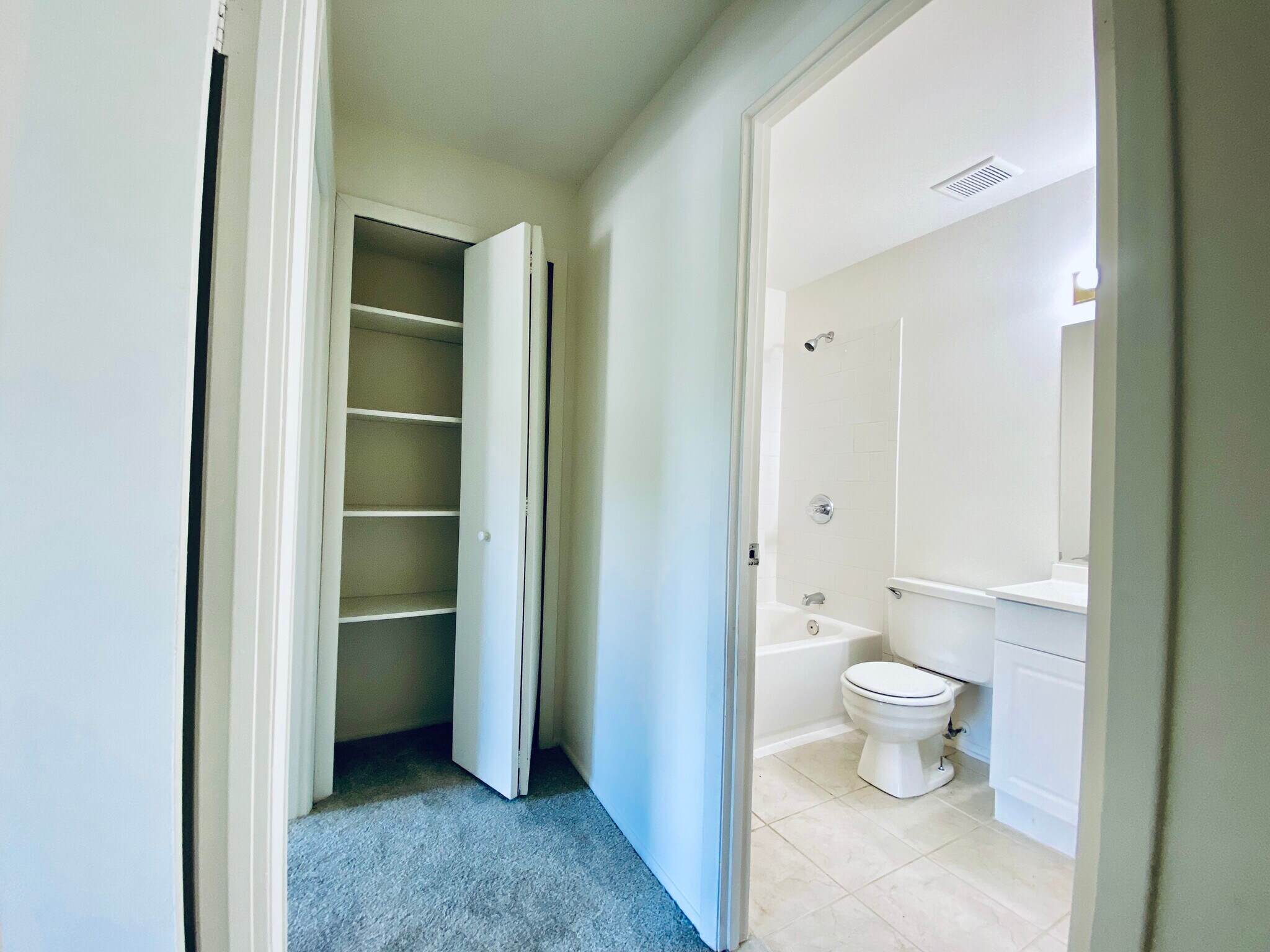 Building Photo - 10690 High Beam Ct