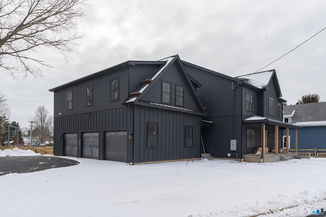 Building Photo - 31 Drive Way