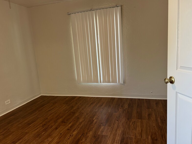 bedroom 1 - 33141 Case St