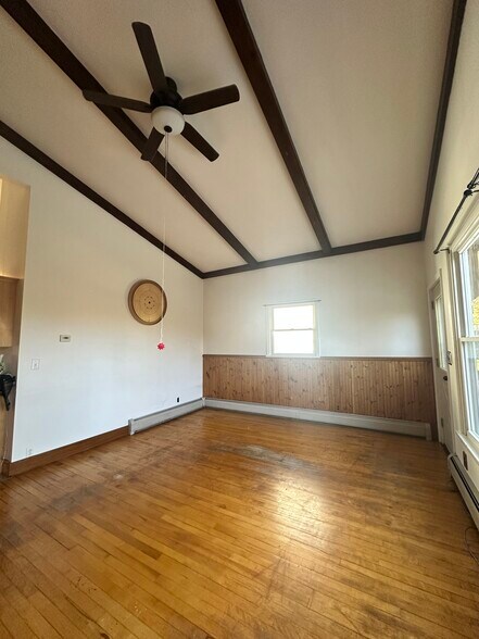 Living Room - 142 Bunker Hill Cir
