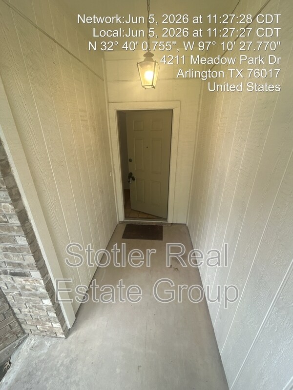 Building Photo - 4211 Meadow Park Dr