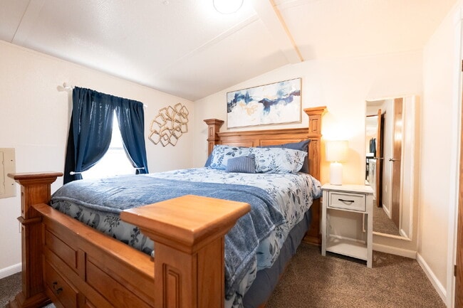 Building Photo - 1 Bedroom/Bath with Included Movie Room - Fully Furnished