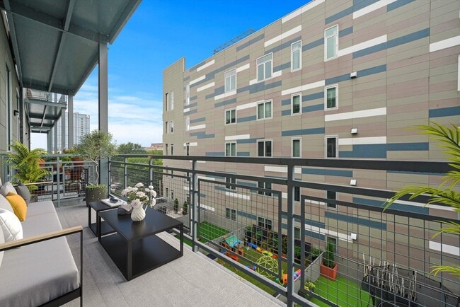 Building Photo - 128 S Aberdeen St