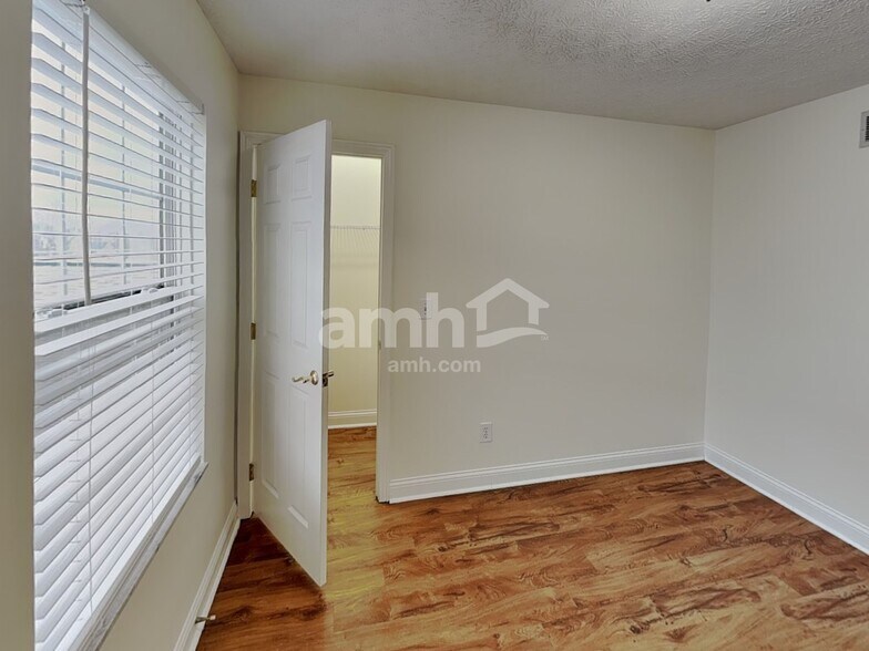 Building Photo - 328 Prairie Run Dr