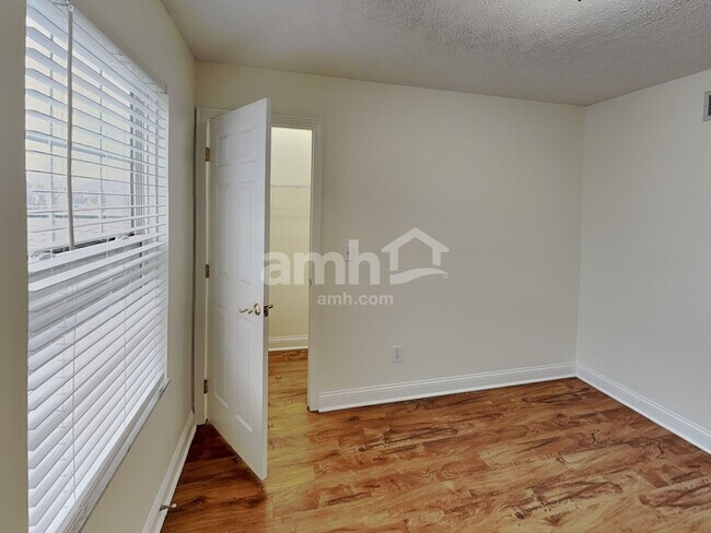 Building Photo - 328 Prairie Run Dr