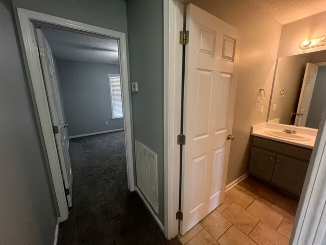 Building Photo - 14163 River Point Cir