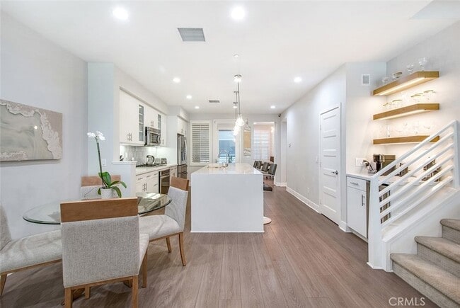 Building Photo - 10 Brownstone Way