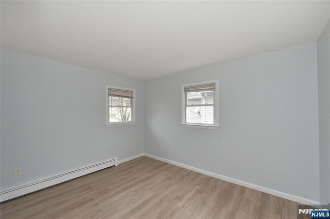 Building Photo - 421 Leonhardt Dr