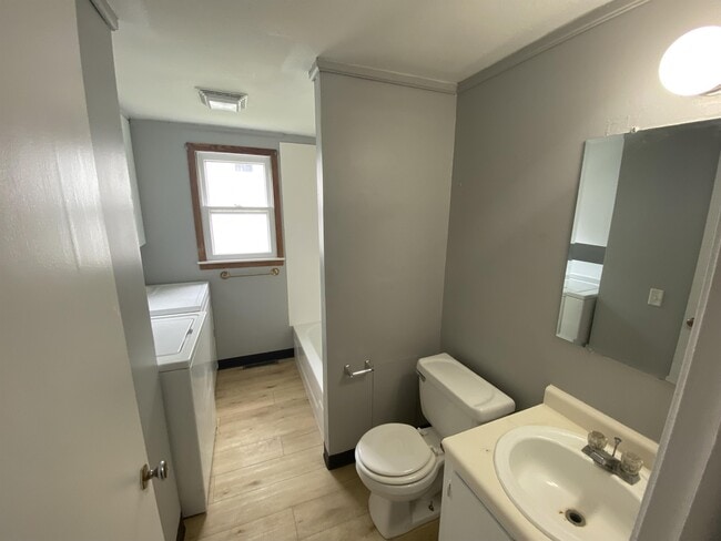 Building Photo - 292 11th St