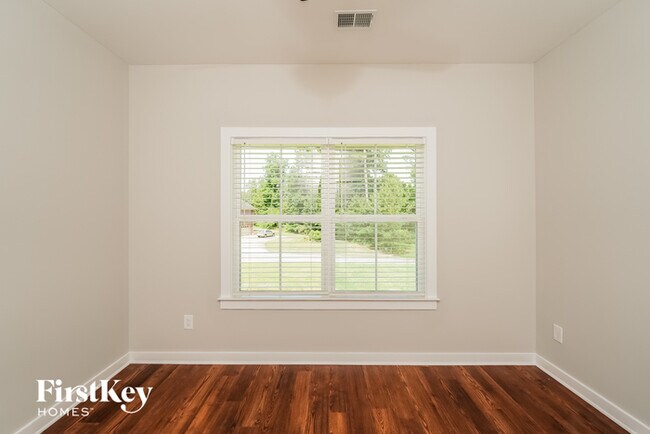 Building Photo - 7681 Cloverdell Dr