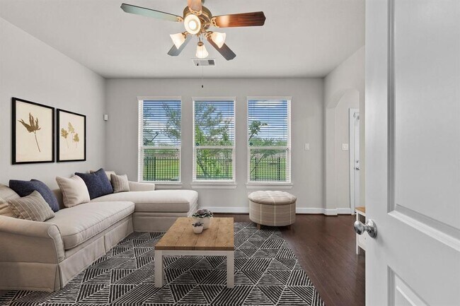 Building Photo - 9611 Knights Station Dr
