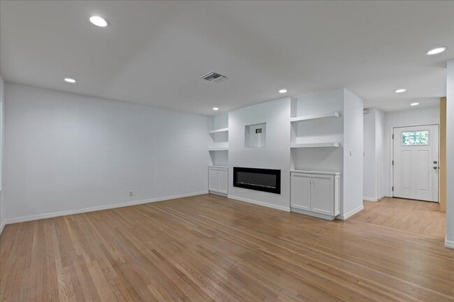 Building Photo - 706 Tufts Ave