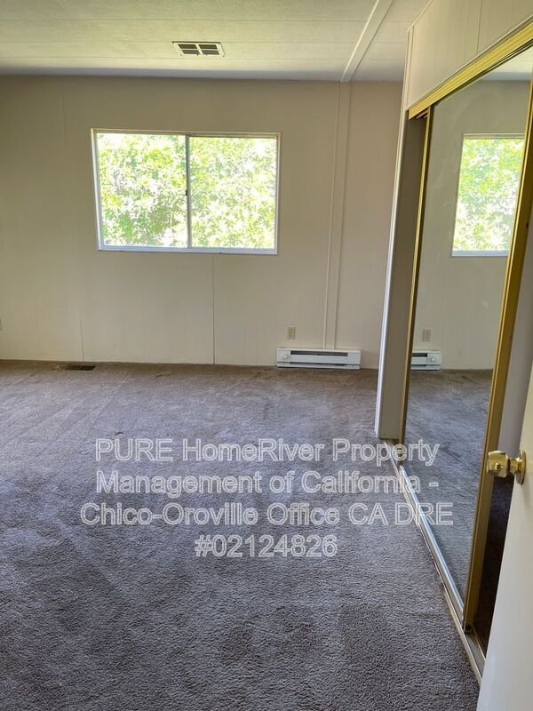 Building Photo - 533 Silver Leaf Dr