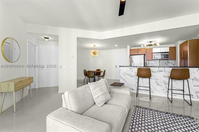 Building Photo - 300 S Biscayne Blvd