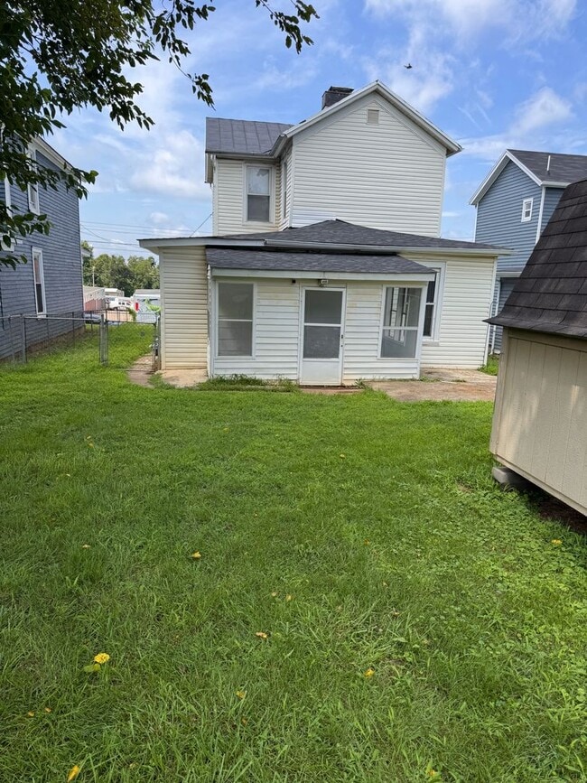 Building Photo - 3 Bedroom || 1 Bathroom Single Family Home