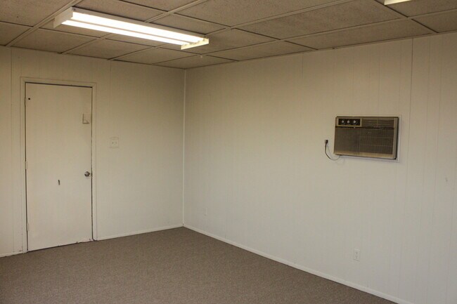 Building Photo - Available February. Large game room in back w/ electricity