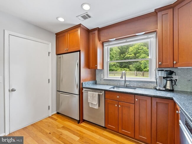 Building Photo - 13517 Point Pleasant Dr