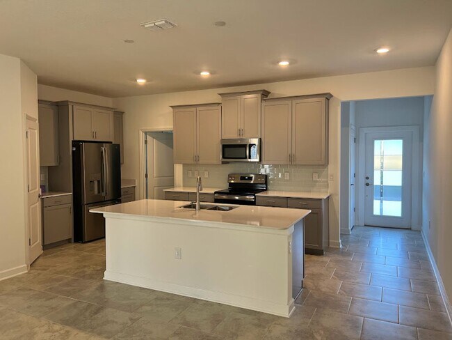 Building Photo - Newly built 3 Bedroom Home in Beautiful St. Cloud - 5 min from Isles of Lake Nova