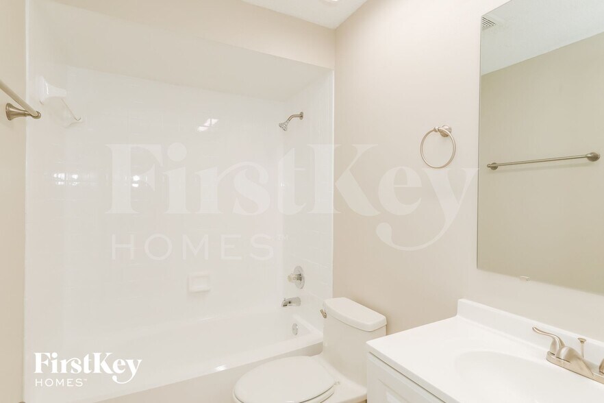 Building Photo - 3919 Summer Pines Dr