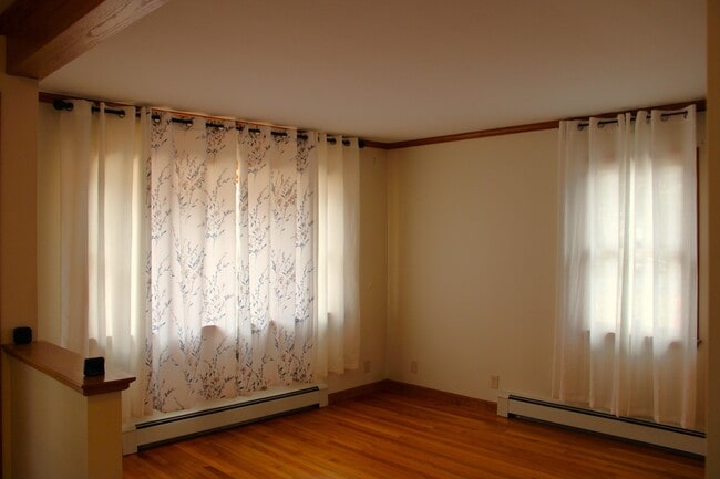 Building Photo - 1878 Riverside Dr