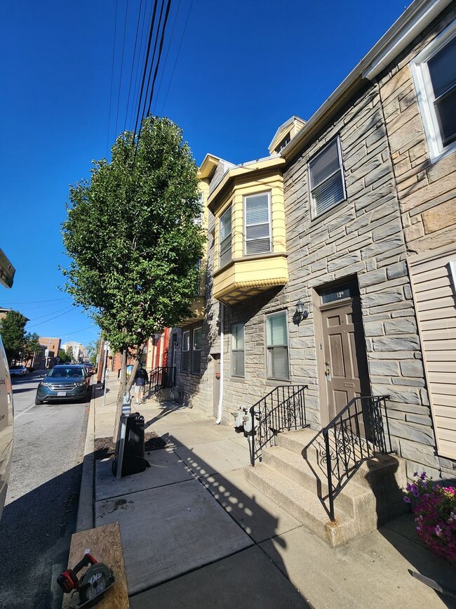 Building Photo - 123 E King St