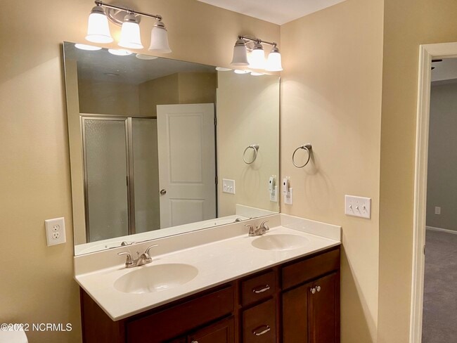 Building Photo - 713 Kiesee Dr
