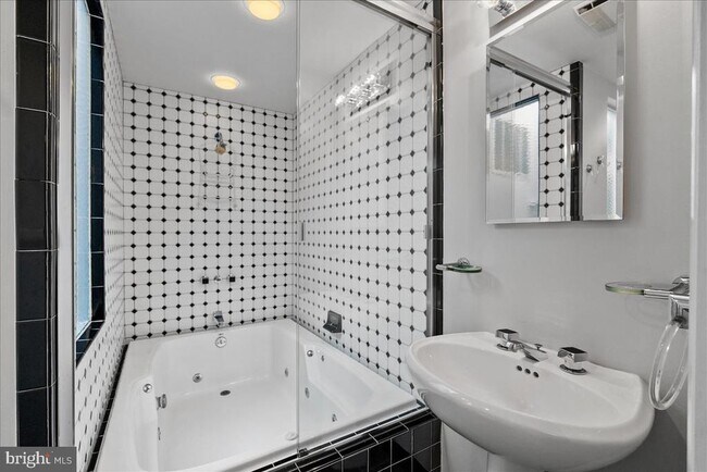 Building Photo - 2355 Ashmead Pl NW