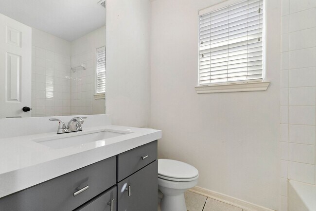 Building Photo - 218 Plaza Del Sol Park