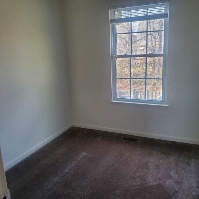 Bed 2 - 76 Chelmsford Ct