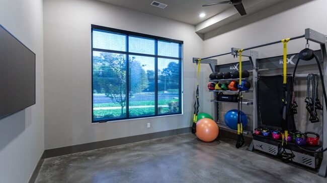 Building Photo - 950 Brittany Park Dr