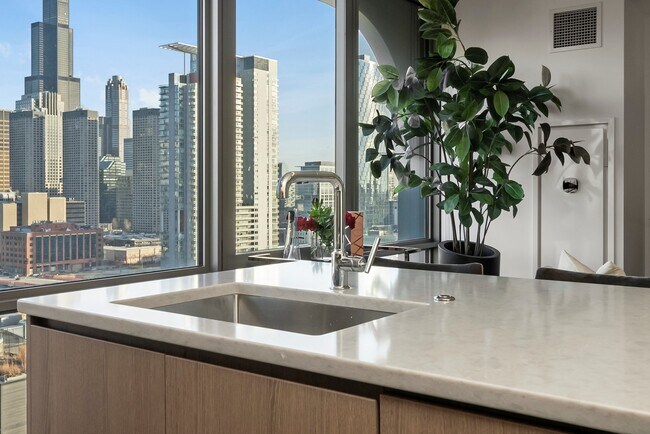 Building Photo - 164 N Peoria St