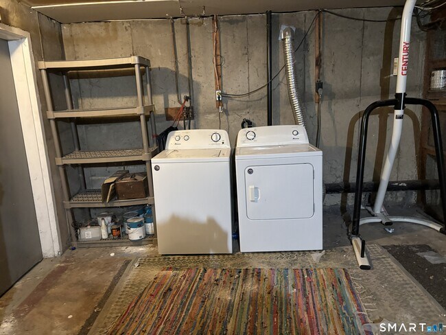 Building Photo - 329 Blackstone Vlg