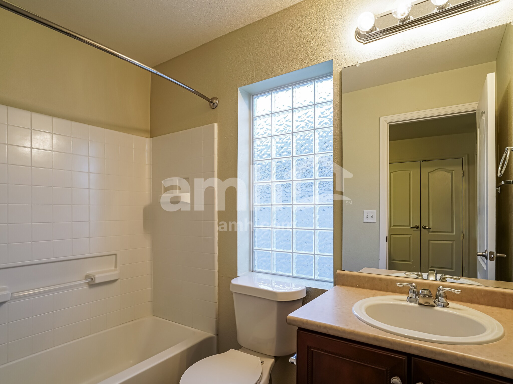 Building Photo - 1852 Quartz St