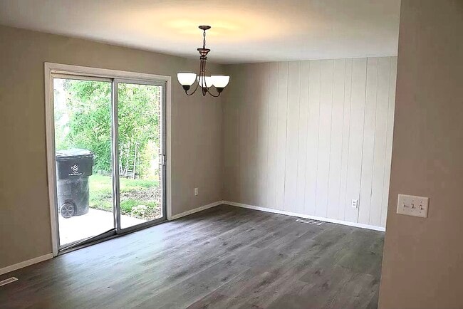 Building Photo - 312 Rowe Dr
