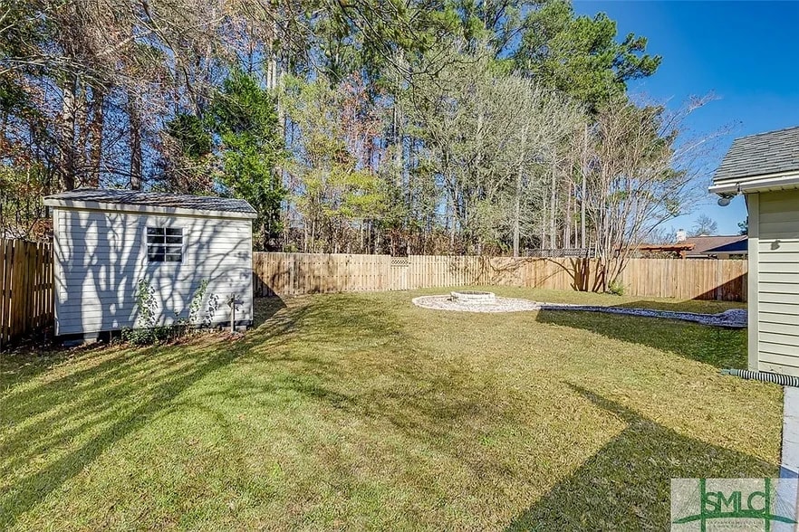 Building Photo - 165 Village Lake Dr