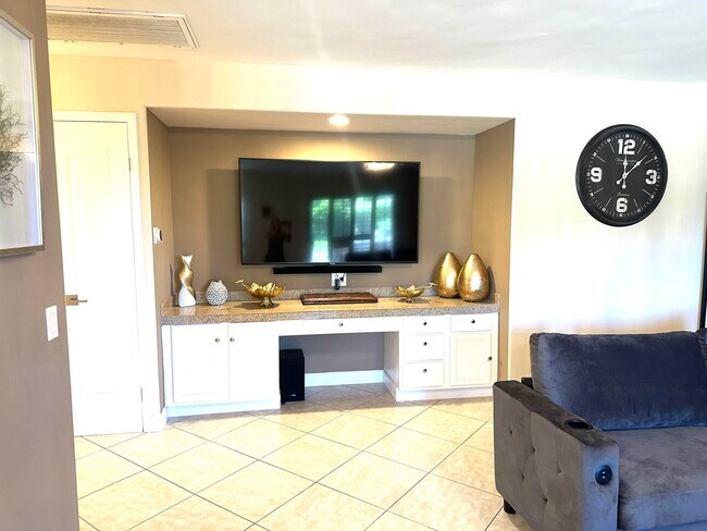 Building Photo - 76961 Sheffield Ct