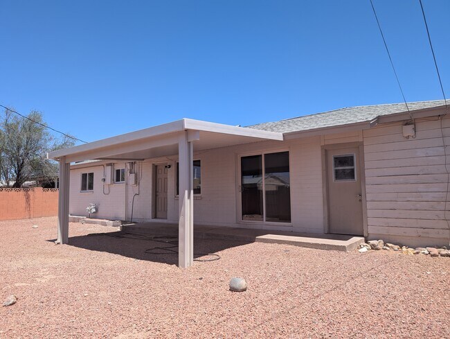 Building Photo - 1812 S Hardy Dr