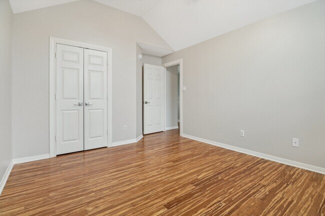 Building Photo - 12611 Brookfield Park