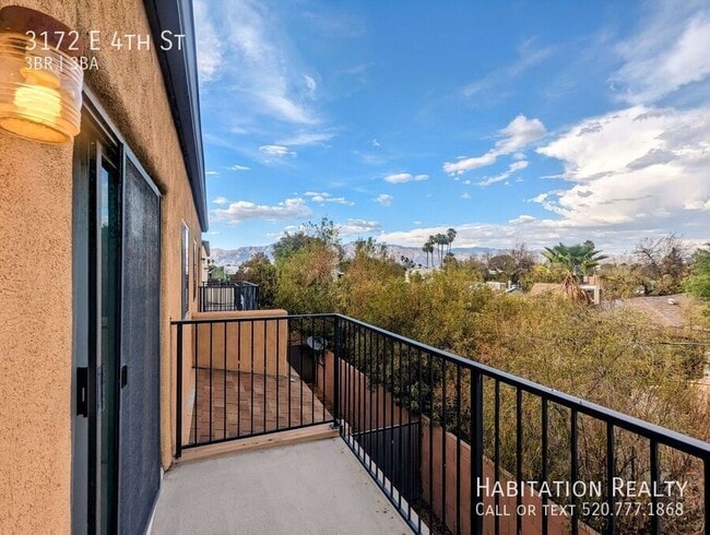 Building Photo - 3172 E 4th St