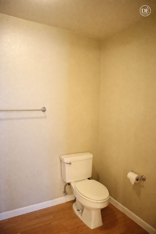 Building Photo - 565 Lands End Way