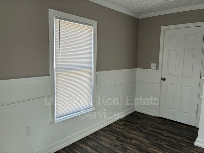 Building Photo - 915 Bellaire Ave