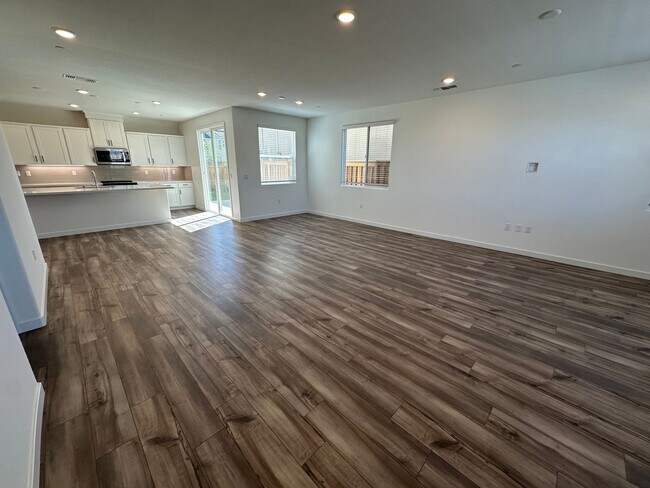 Building Photo - Stunning, Sun-Drenched 4BR + Loft Home in Lakeview – Loaded with Premium Upgrades!