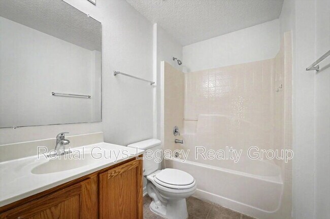 Building Photo - 7414 Palm Hills Dr