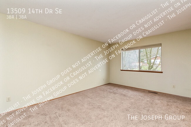 Building Photo - 13509 14th Dr SE