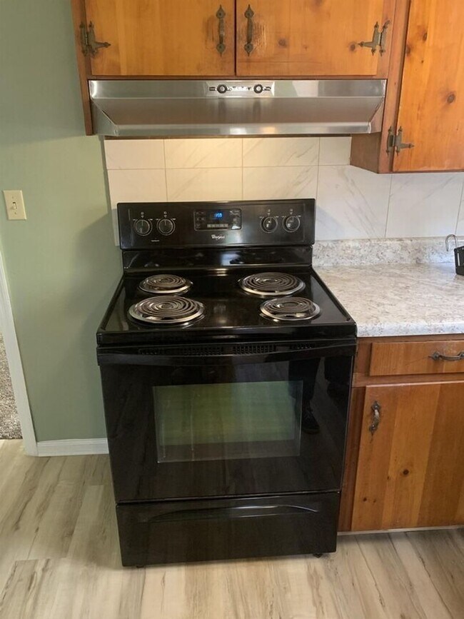 Building Photo - Beautiful Brick Ranch on Expansive Private Lot Near Athens