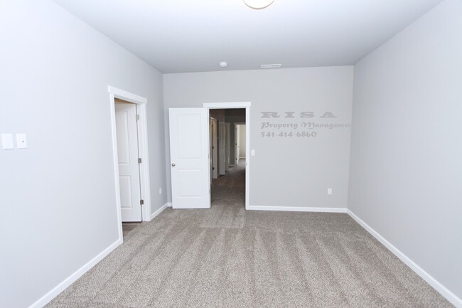 Building Photo - 4185 Lancaster Dr NE